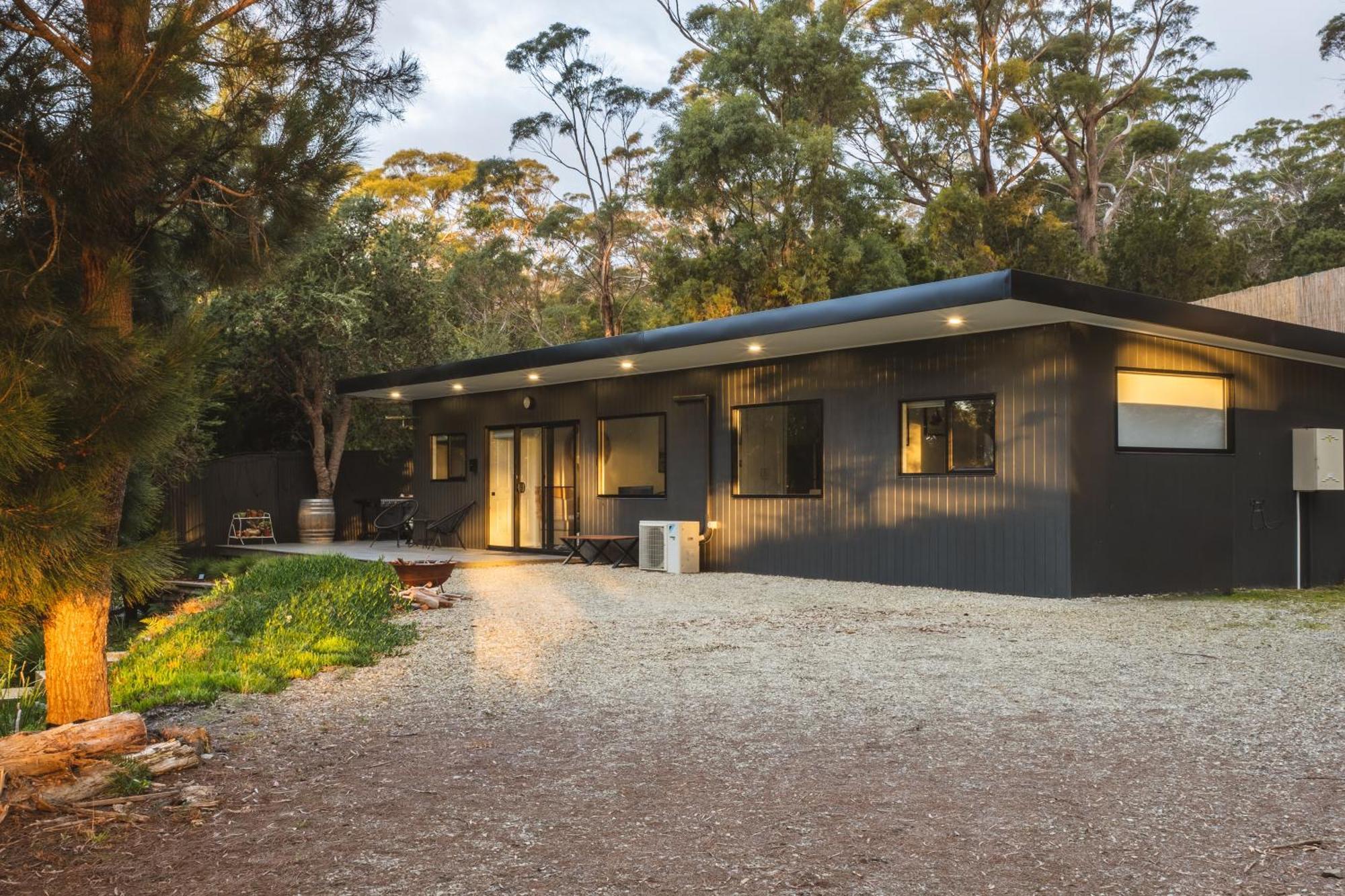 Simpsons Bay Blyth Retreat, Bruny Islandヴィラ エクステリア 写真